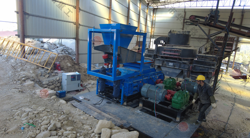 華盛銘1212型全液壓對輥制砂機(jī)一臺多少錢？