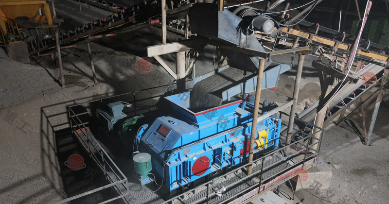 金剛石對輥式制砂機(jī)