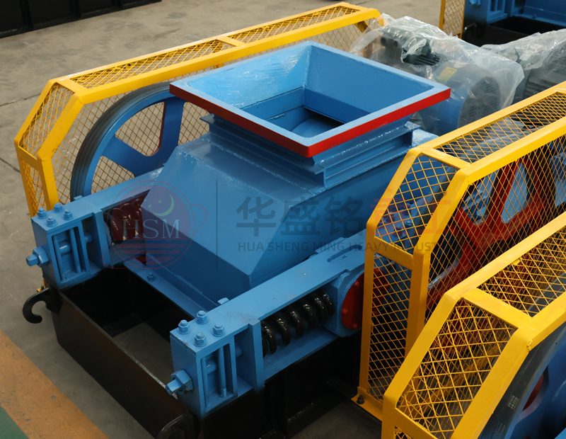 時(shí)產(chǎn)20噸對(duì)輥制砂機(jī)