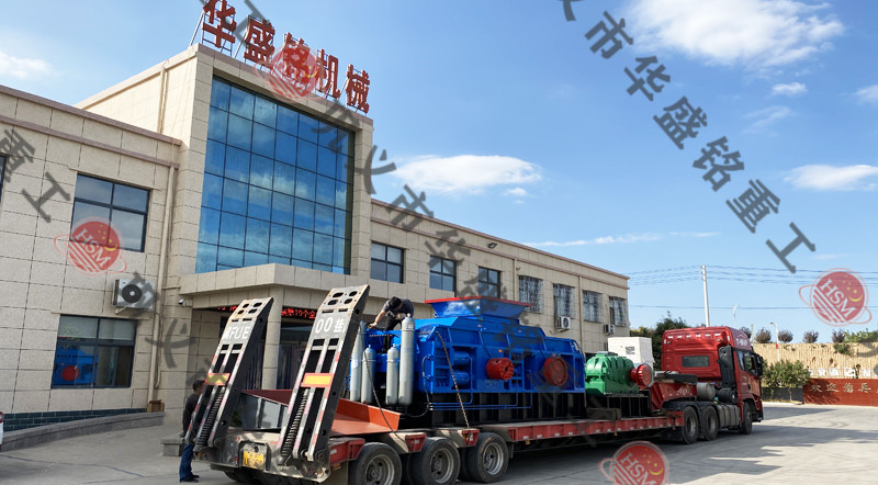 1510型液壓對(duì)輥制砂機(jī)裝車發(fā)往湖南